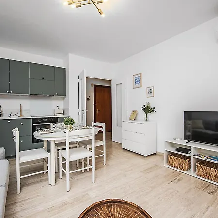 Colonel Hebert Deux Pieces Climatise Apartment Menton