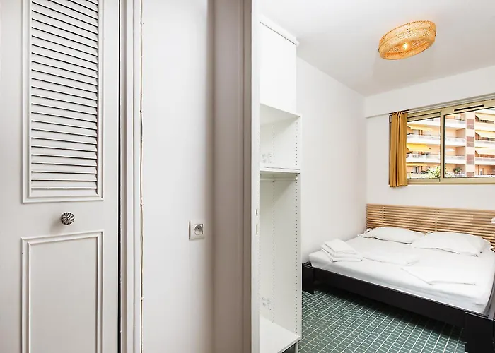 Colonel Hebert Deux Pieces Climatise * Menton